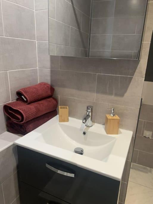 Le Petit Marseillais Apartment *